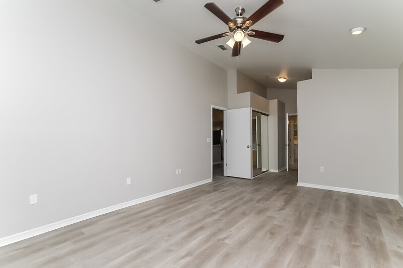 2,450/Mo, 2002 Alafia Oaks Dr Valrico, FL 33596 Main Bedroom View 2