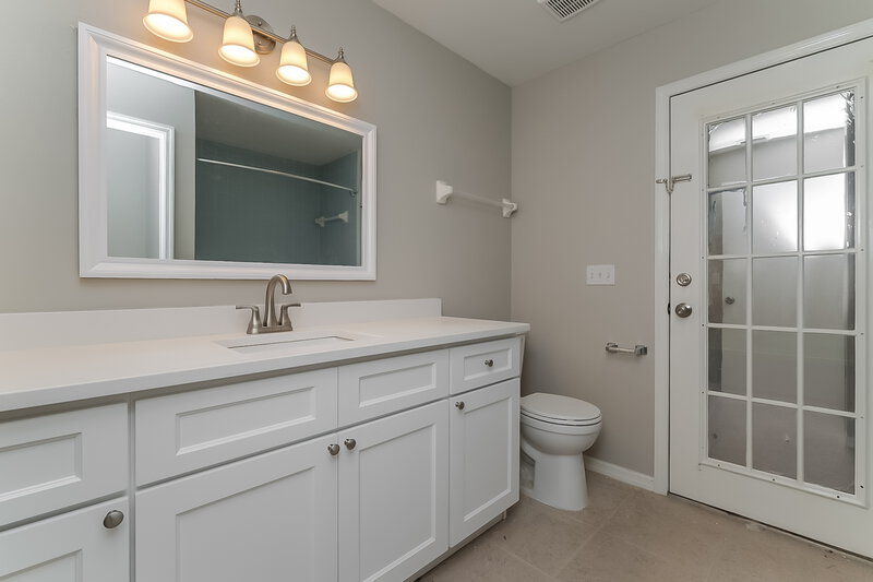 2,450/Mo, 2002 Alafia Oaks Dr Valrico, FL 33596 Bathroom View