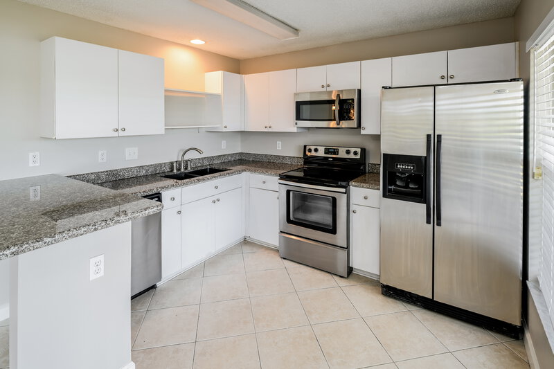3,740/Mo, 22723 Saint Thomas Cir Lutz, FL 33549 Kitchen View