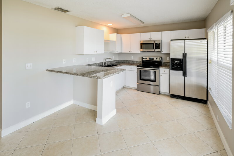 3,740/Mo, 22723 Saint Thomas Cir Lutz, FL 33549 Kitchen View 2