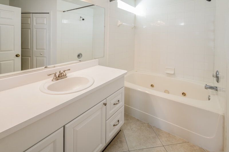 3,740/Mo, 22723 Saint Thomas Cir Lutz, FL 33549 Master Bathroom View