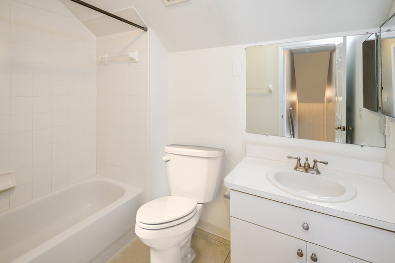 3,740/Mo, 22723 Saint Thomas Cir Lutz, FL 33549 Bathroom View