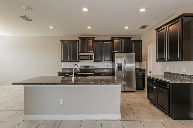 2,315/Mo, 9935 Ivory Dr Ruskin, FL 33573 Kitchen View