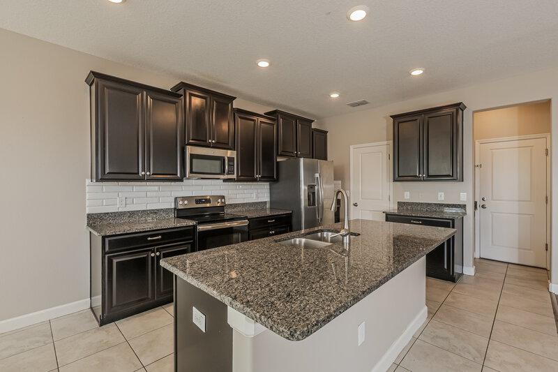 2,315/Mo, 9935 Ivory Dr Ruskin, FL 33573 Kitchen View 2