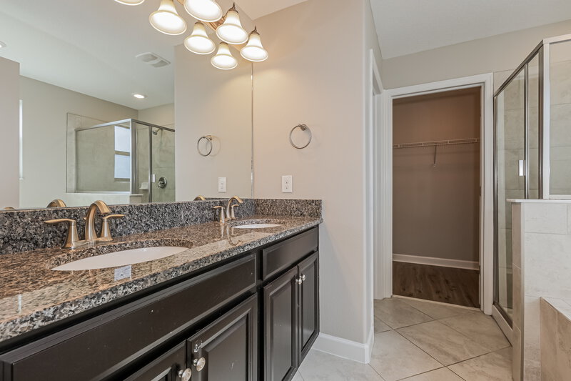 2,315/Mo, 9935 Ivory Dr Ruskin, FL 33573 Main Bathroom View