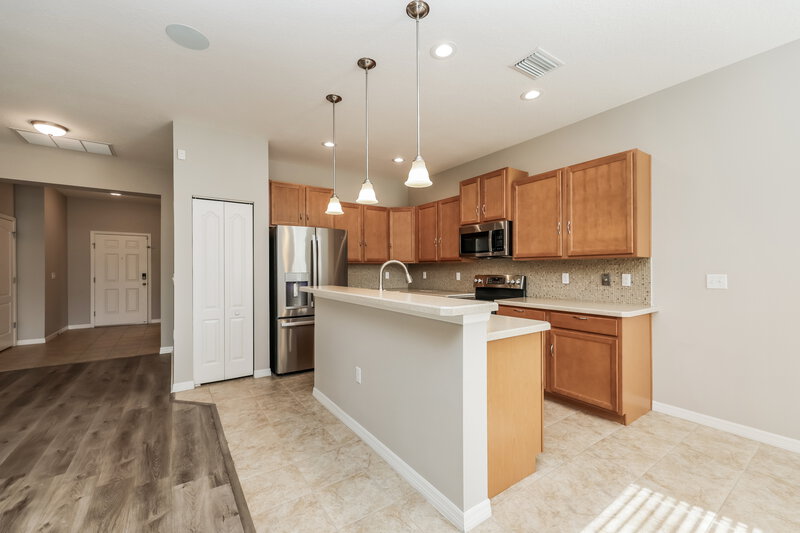 2,165/Mo, 6222 Twin Bridges Dr Zephyrhills, FL 33541 Kitchen View 2