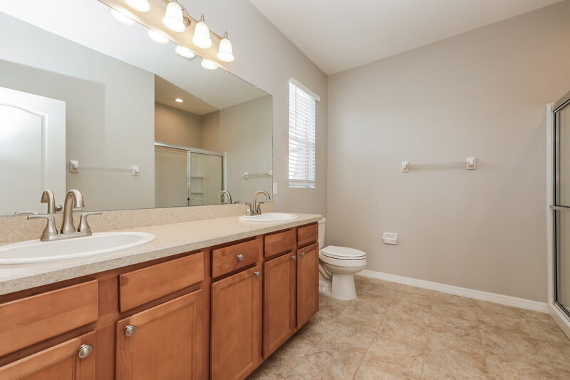 2,165/Mo, 6222 Twin Bridges Dr Zephyrhills, FL 33541 Main Bathroom View