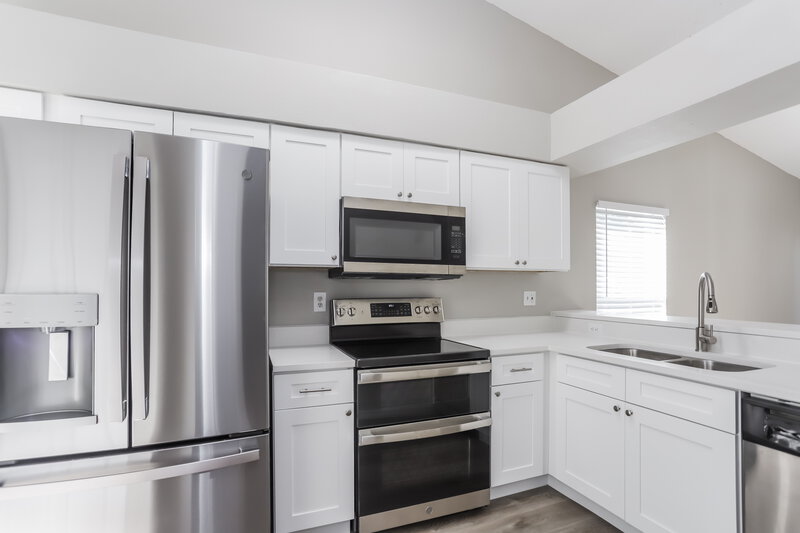 2,440/Mo, 1217 Etchfield Cir Brandon, FL 33511 Kitchen View