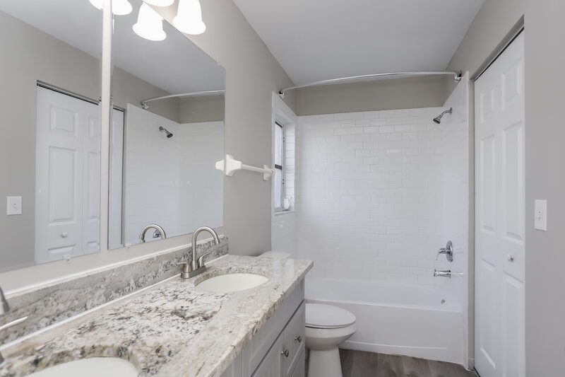 2,440/Mo, 1217 Etchfield Cir Brandon, FL 33511 Bathroom View