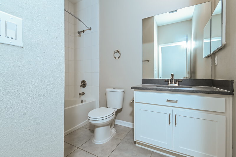 2,175/Mo, 11857 Brighton Knoll Loop Riverview, FL 33579 Main Bathroom View 2