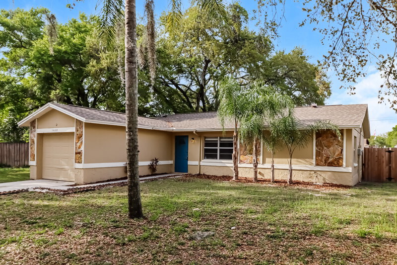 2,200/Mo, 14609 Knoll Ridge Dr Tampa, FL 33625 Front View