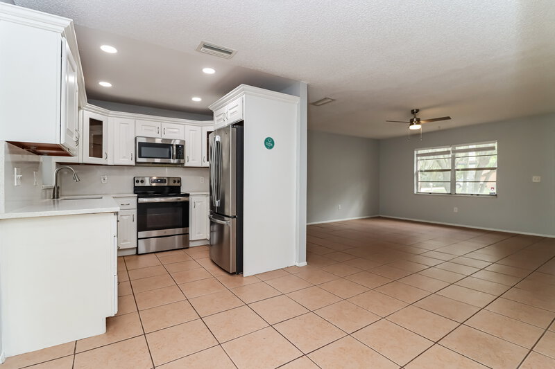 2,200/Mo, 14609 Knoll Ridge Dr Tampa, FL 33625 Kitchen View 2