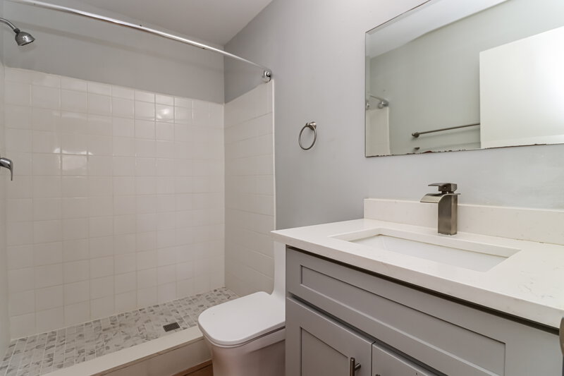 2,200/Mo, 14609 Knoll Ridge Dr Tampa, FL 33625 Main Bathroom View