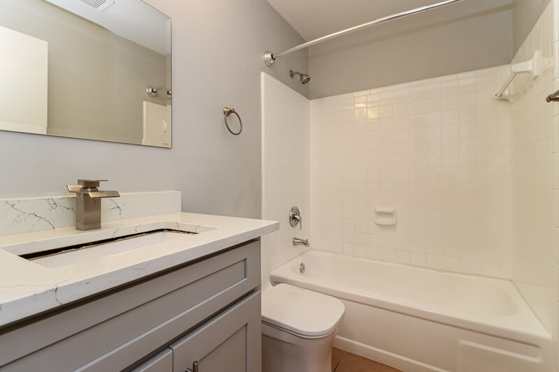 2,200/Mo, 14609 Knoll Ridge Dr Tampa, FL 33625 Bathroom View