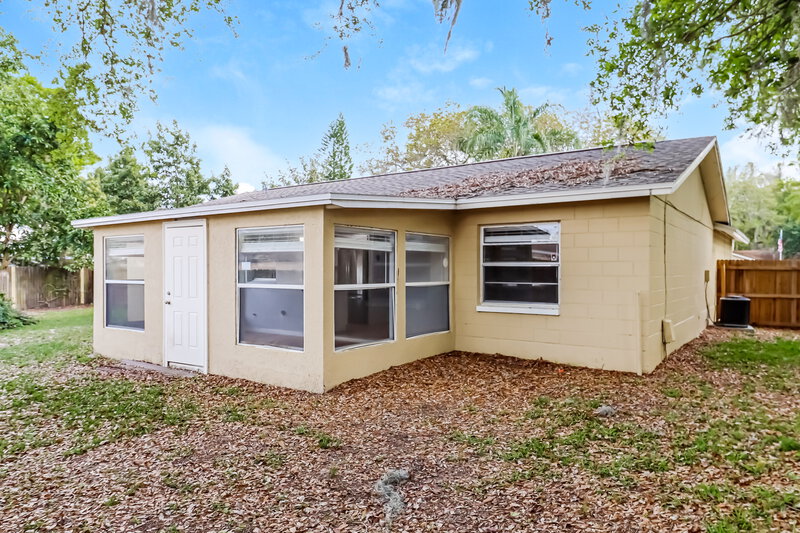2,200/Mo, 14609 Knoll Ridge Dr Tampa, FL 33625 Rear View