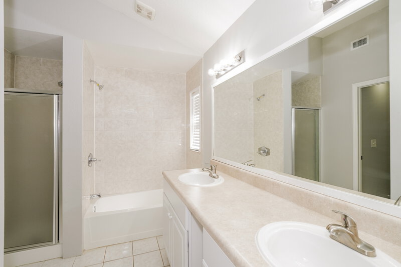 2,230/Mo, 28434 Meadowrush Way Wesley Chapel, FL 33543 Main Bathroom View