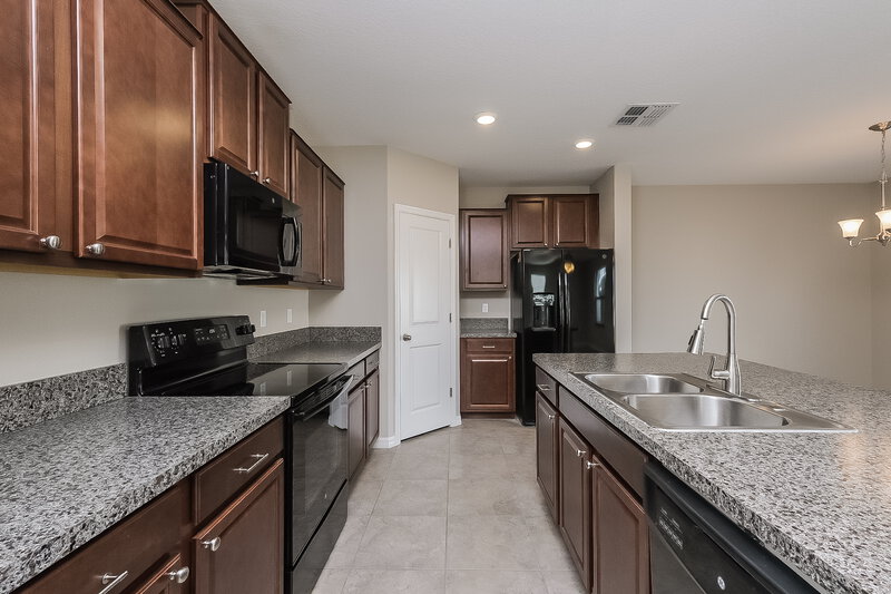 2,610/Mo, 4323 Globe Thistle Dr Tampa, FL 33619 Kitchen View 2