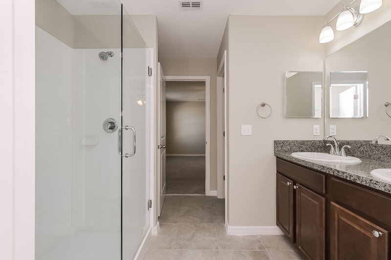 2,610/Mo, 4323 Globe Thistle Dr Tampa, FL 33619 Main Bathroom View