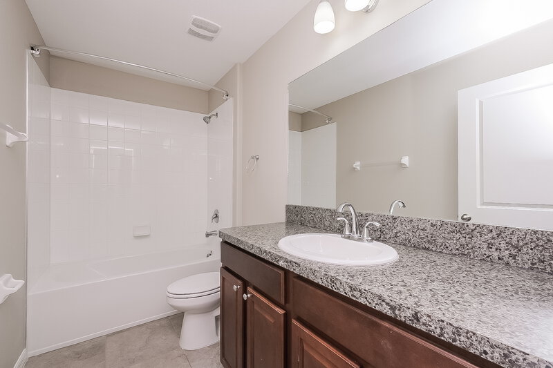 2,610/Mo, 4323 Globe Thistle Dr Tampa, FL 33619 Bathroom View