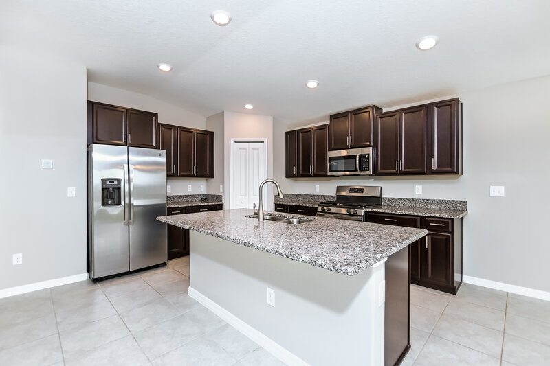2,075/Mo, 5423 Rainwood Meadows Dr Apollo Beach, FL 33572 Kitchen View 2