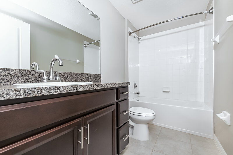 2,075/Mo, 5423 Rainwood Meadows Dr Apollo Beach, FL 33572 Bathroom View
