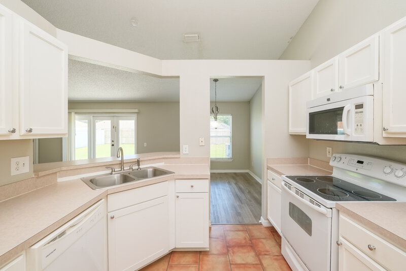 2,155/Mo, 10408 Hallmark Blvd Riverview, FL 33578 Kitchen View