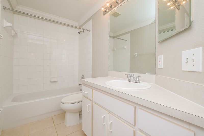 2,155/Mo, 10408 Hallmark Blvd Riverview, FL 33578 Bathroom View