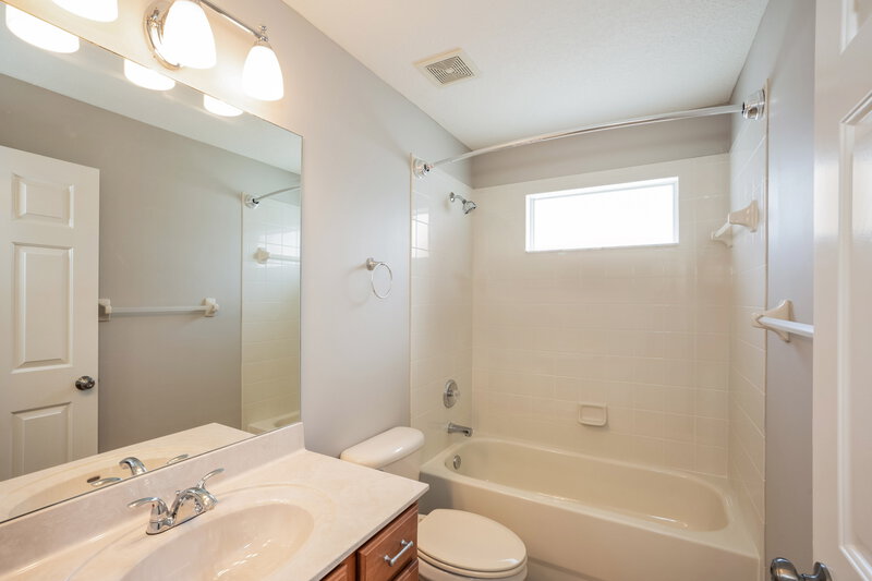 3,500/Mo, 11410 Blue Lilac Ave Riverview, FL 33578 Bathroom View