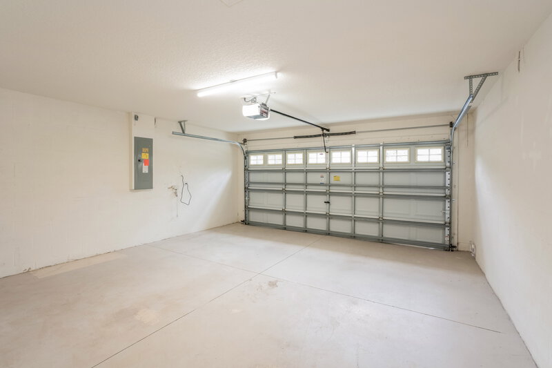3,500/Mo, 11410 Blue Lilac Ave Riverview, FL 33578 Garage View