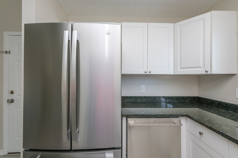 2,245/Mo, 12368 Witheridge Dr Tampa, FL 33624 Kitchen View 3