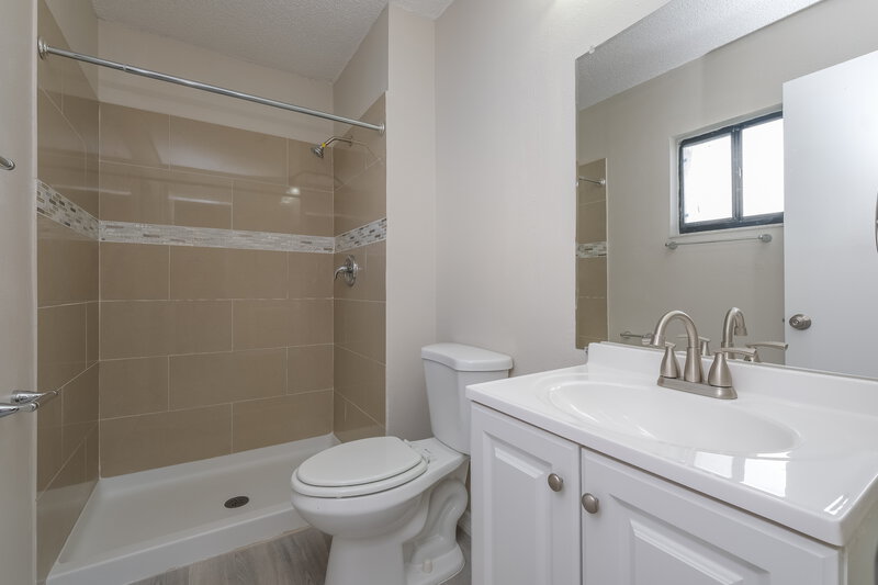 2,245/Mo, 12368 Witheridge Dr Tampa, FL 33624 Main Bathroom View