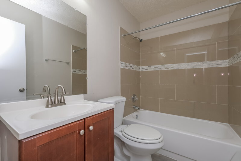 2,245/Mo, 12368 Witheridge Dr Tampa, FL 33624 Bathroom View