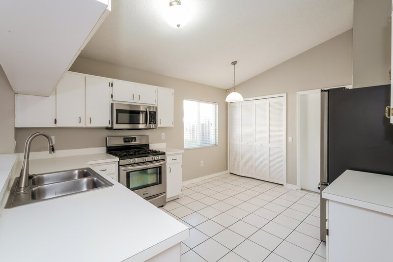 2,265/Mo, 28454 Meadowrush Way Wesley Chapel, FL 33543 Kitchen View