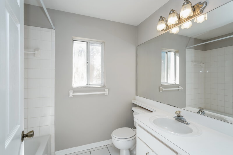 2,265/Mo, 28454 Meadowrush Way Wesley Chapel, FL 33543 Bathroom View