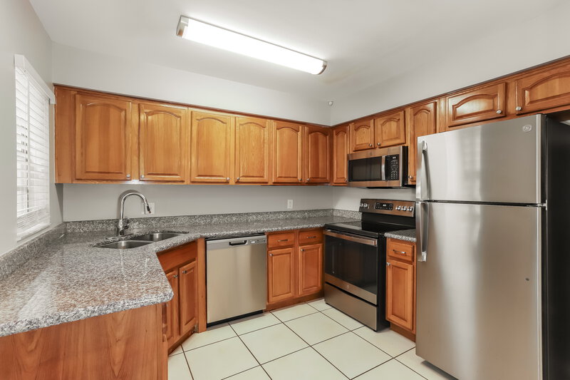 2,640/Mo, 4943 Cypress Trace Dr Tampa, FL 33624 Kitchen View 2