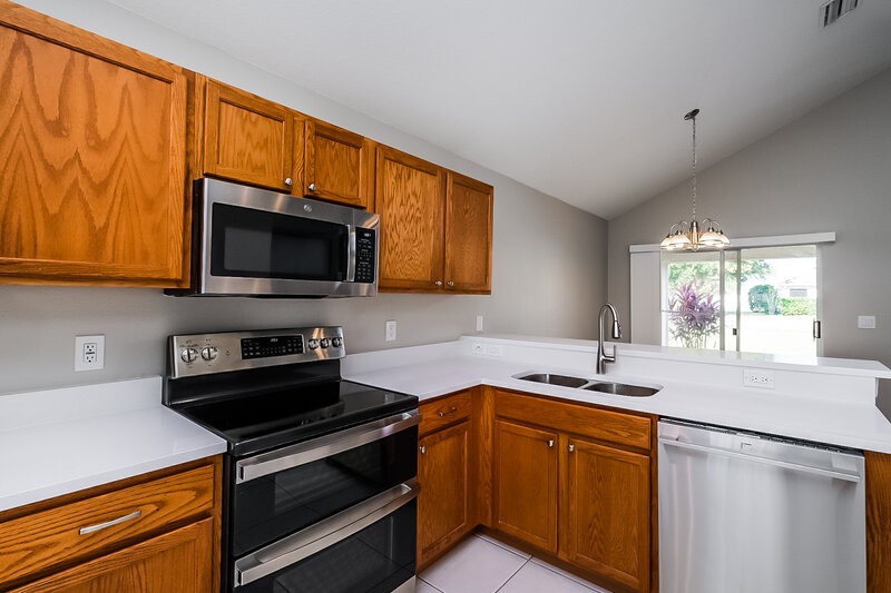 2,445/Mo, 3326 Clover Blossom Cir Land O Lakes, FL 34638 Kitchen View 2
