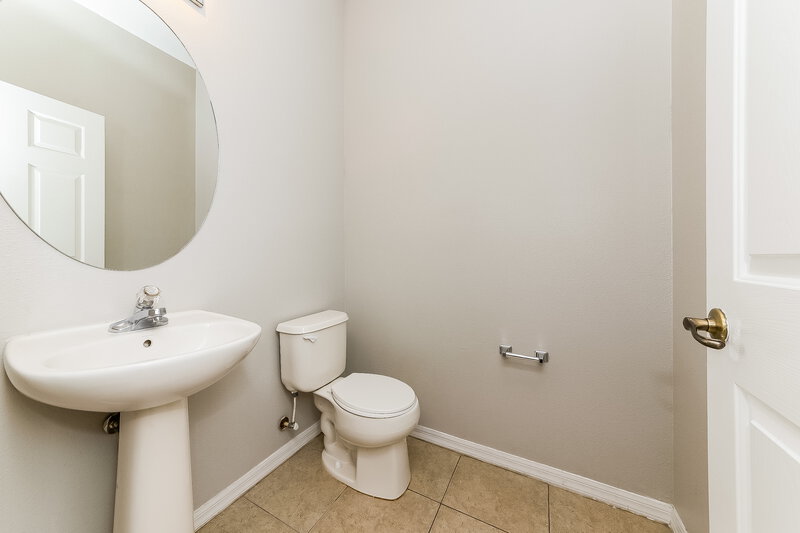 2,375/Mo, 319 Vine Cliff St Ruskin, FL 33570 Bathroom View