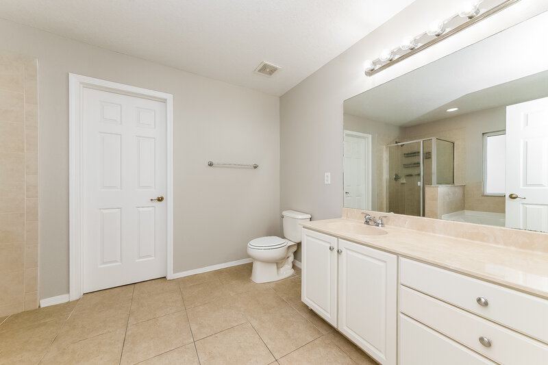 2,375/Mo, 319 Vine Cliff St Ruskin, FL 33570 Bathroom View 2
