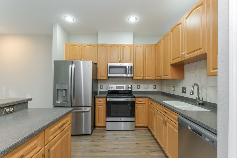 2,680/Mo, 12923 Terrace Springs Dr Temple Terrace, FL 33637 Kitchen View