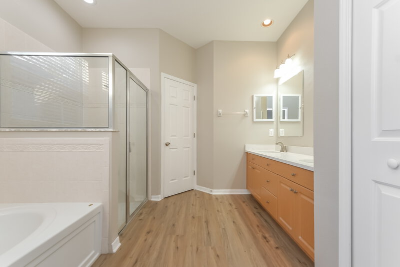 2,680/Mo, 12923 Terrace Springs Dr Temple Terrace, FL 33637 Main Bathroom View