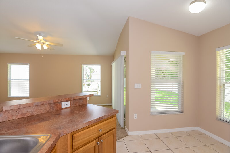 2,140/Mo, 7241 Twin Cedar Ln Lakeland, FL 33810 Kitchen View