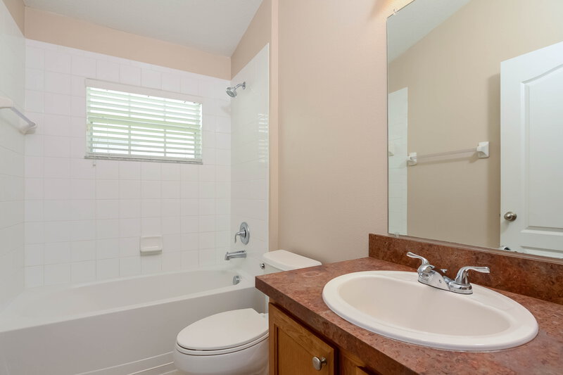 2,140/Mo, 7241 Twin Cedar Ln Lakeland, FL 33810 Bathroom View