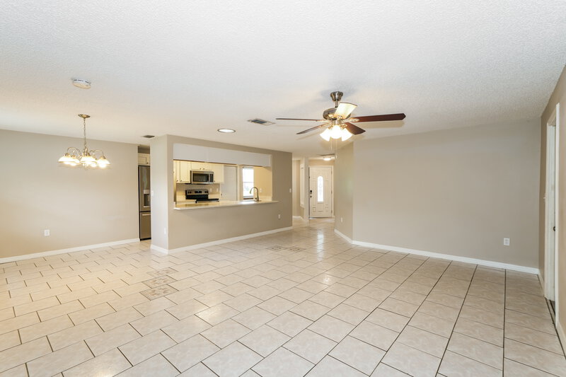 2,725/Mo, 412 Lakeview Dr Oldsmar, FL 34677 Living Room View 2
