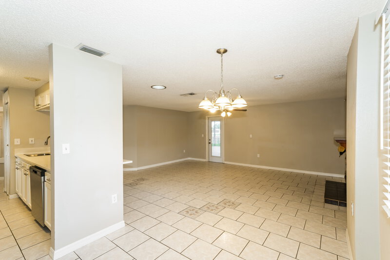 2,725/Mo, 412 Lakeview Dr Oldsmar, FL 34677 Dining Room View 2
