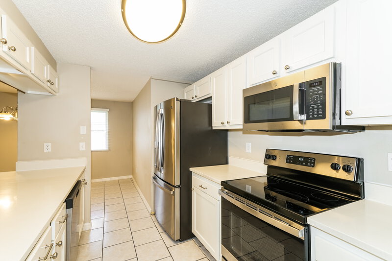 2,725/Mo, 412 Lakeview Dr Oldsmar, FL 34677 Kitchen View