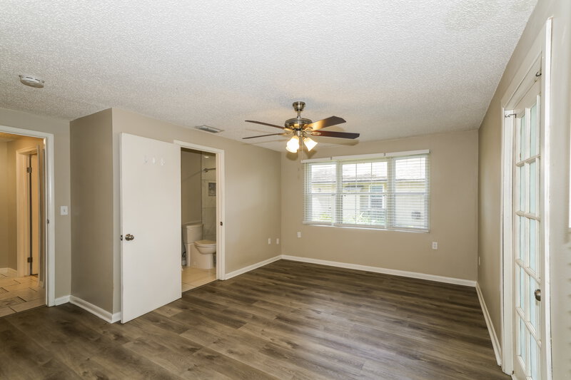2,725/Mo, 412 Lakeview Dr Oldsmar, FL 34677 Main Bedroom View