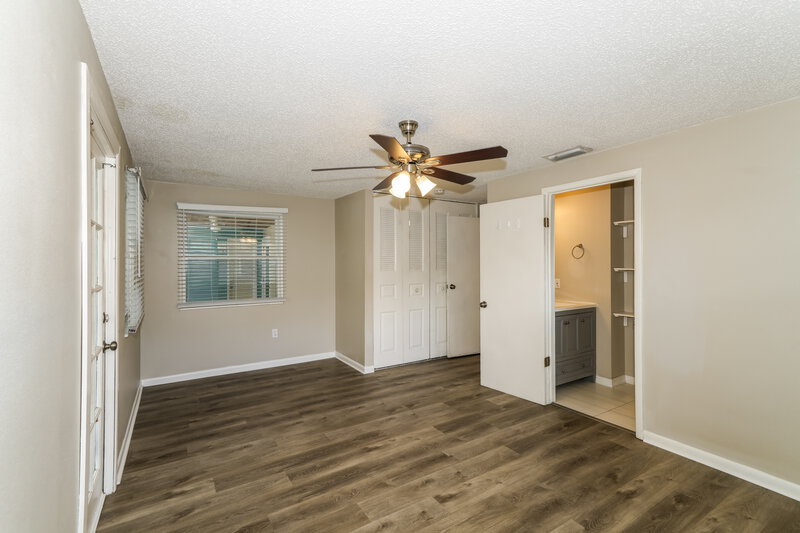 2,725/Mo, 412 Lakeview Dr Oldsmar, FL 34677 Main Bedroom View 2