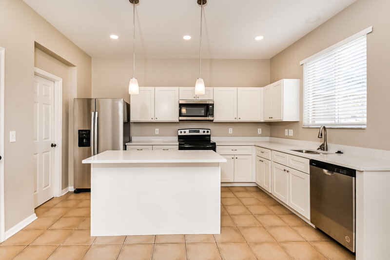 2,355/Mo, 11025 Pond Pine Dr Riverview, FL 33569 Kitchen View