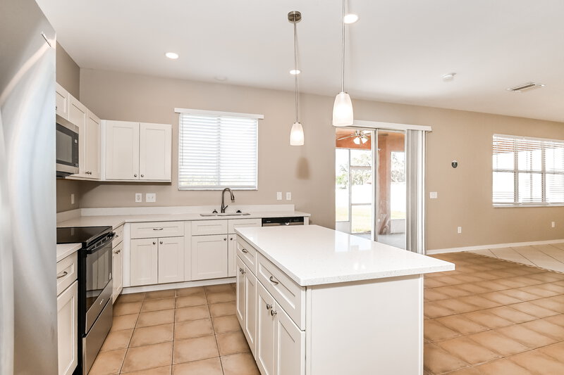 2,355/Mo, 11025 Pond Pine Dr Riverview, FL 33569 Kitchen View 2