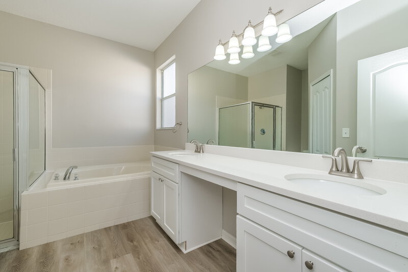 2,205/Mo, 13015 Haverhill Dr Spring Hill, FL 34609 Main Bathroom View